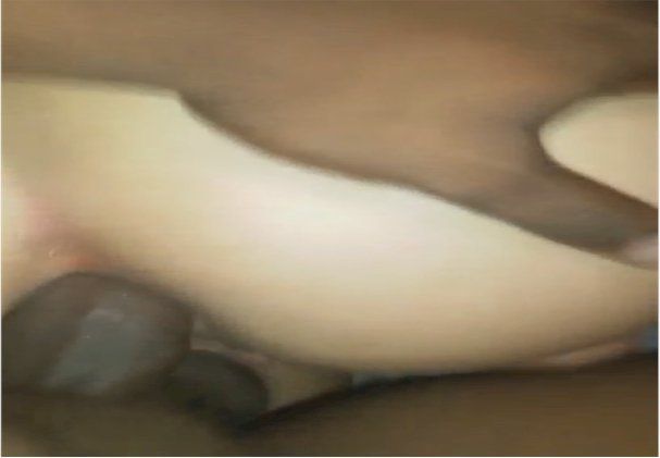 Novinha tarada faz sexo anal com negro dotado